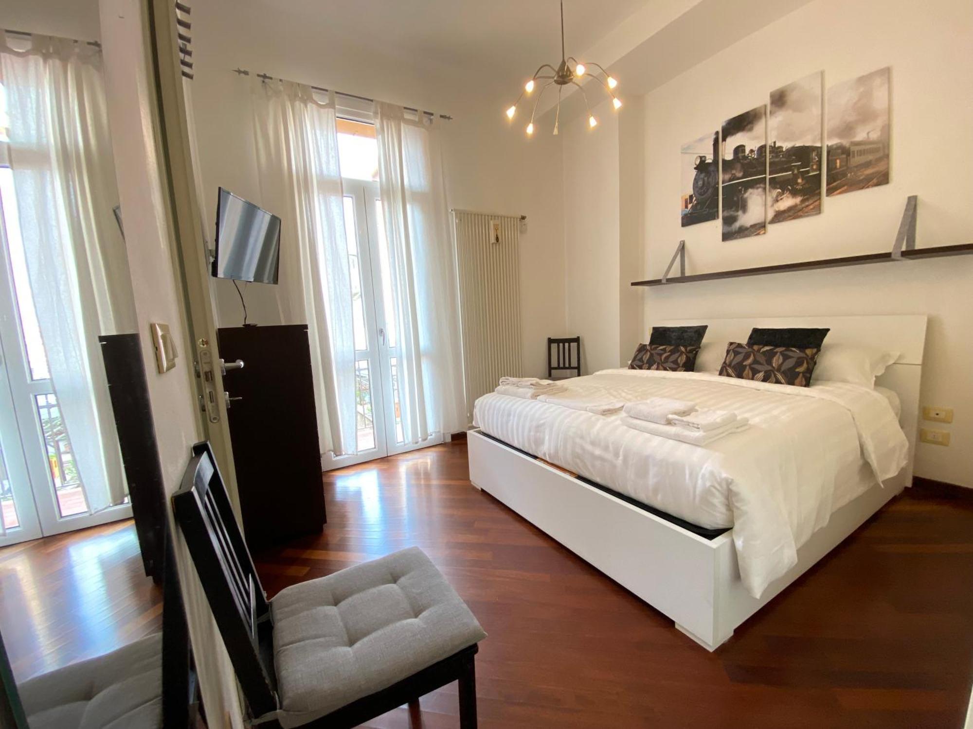 Avantgard Rooms Western Station โบโลญญา ภายนอก รูปภาพ