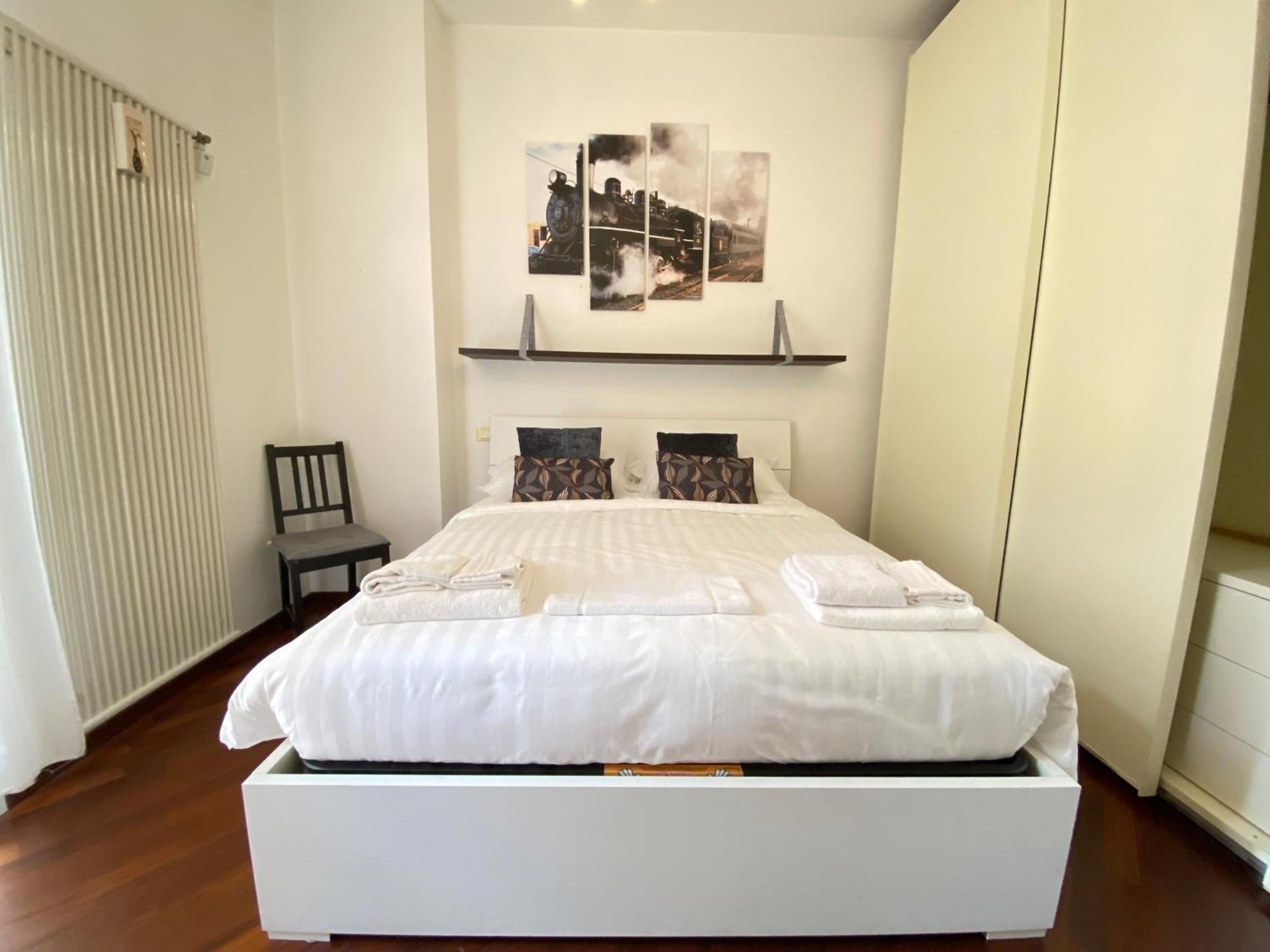 Avantgard Rooms Western Station โบโลญญา ภายนอก รูปภาพ