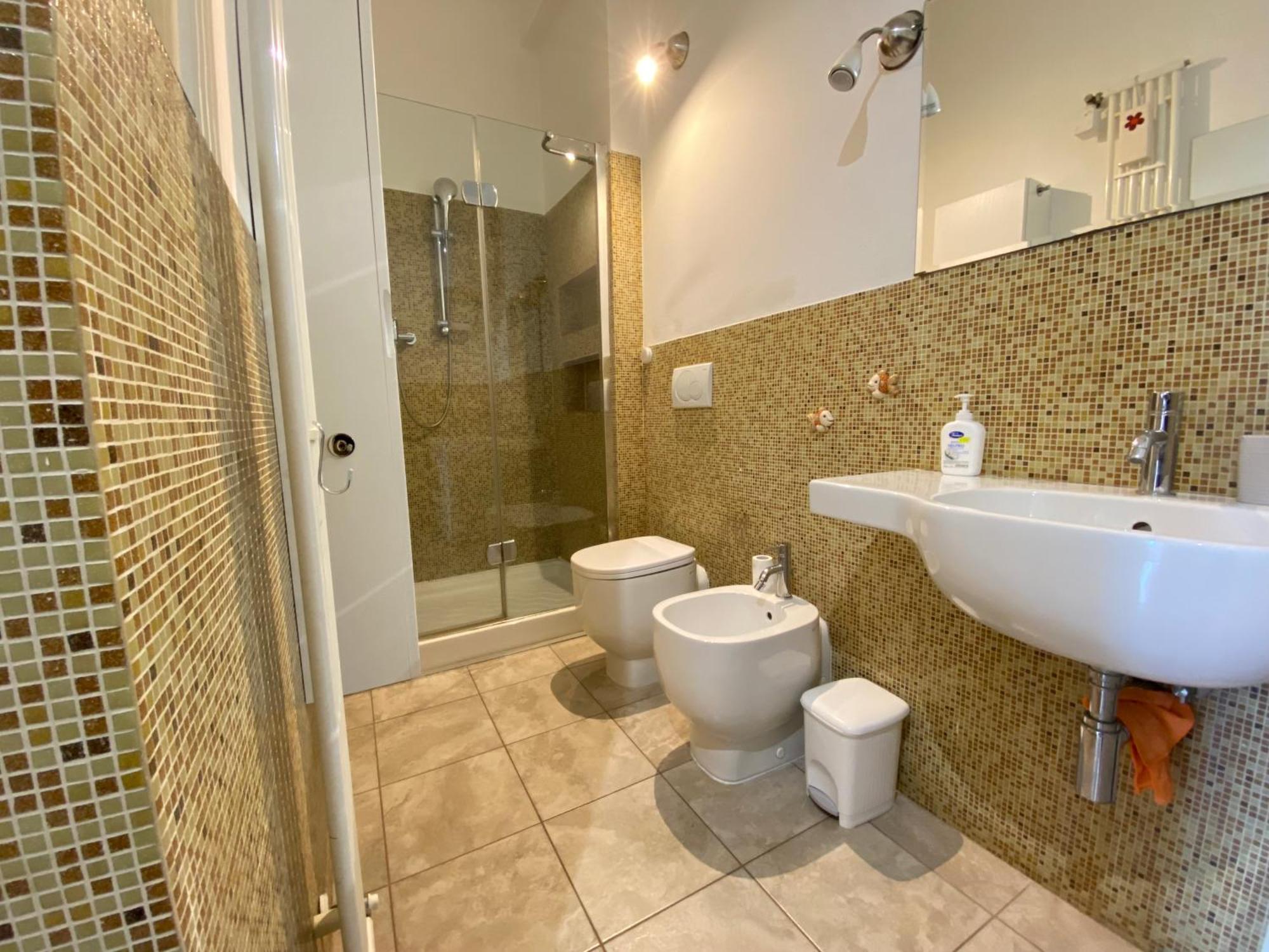 Avantgard Rooms Western Station โบโลญญา ภายนอก รูปภาพ